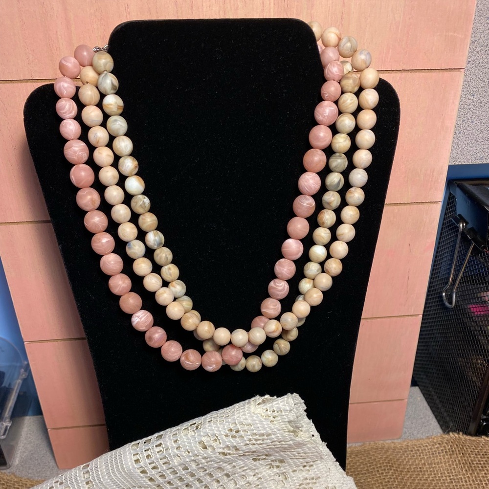 19N Premier Designs “Santa Rosa” REMOVABLE multi strand necklace.